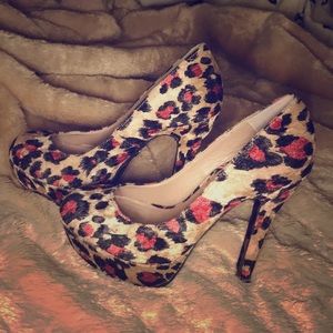 Betsy Johnson Cheetah print size 5